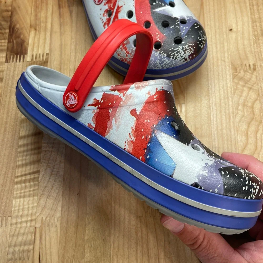 Crocs Marvel Captain America Shield Clogs Mens 6 Womens 8 White Red Blue Shield